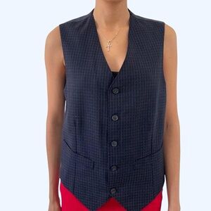 💙Unisex  grid-pattern vest with a tailored, structured fit.💙